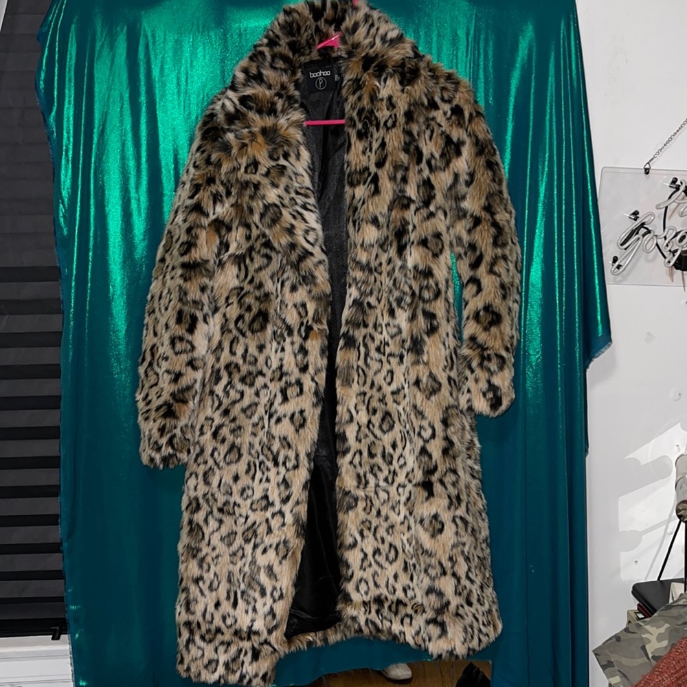 Boohoo petite collection size US 4 cheetah faux fur coat